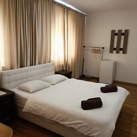 Mirage Hotell Tsjernivtsi Eksteriør bilde