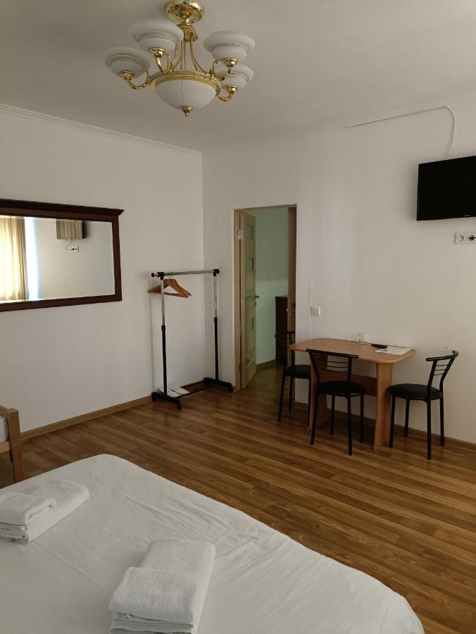 Mirage Hotell Tsjernivtsi Eksteriør bilde