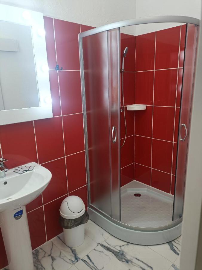 Mirage Hotell Tsjernivtsi Eksteriør bilde