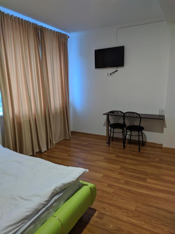 Mirage Hotell Tsjernivtsi Eksteriør bilde